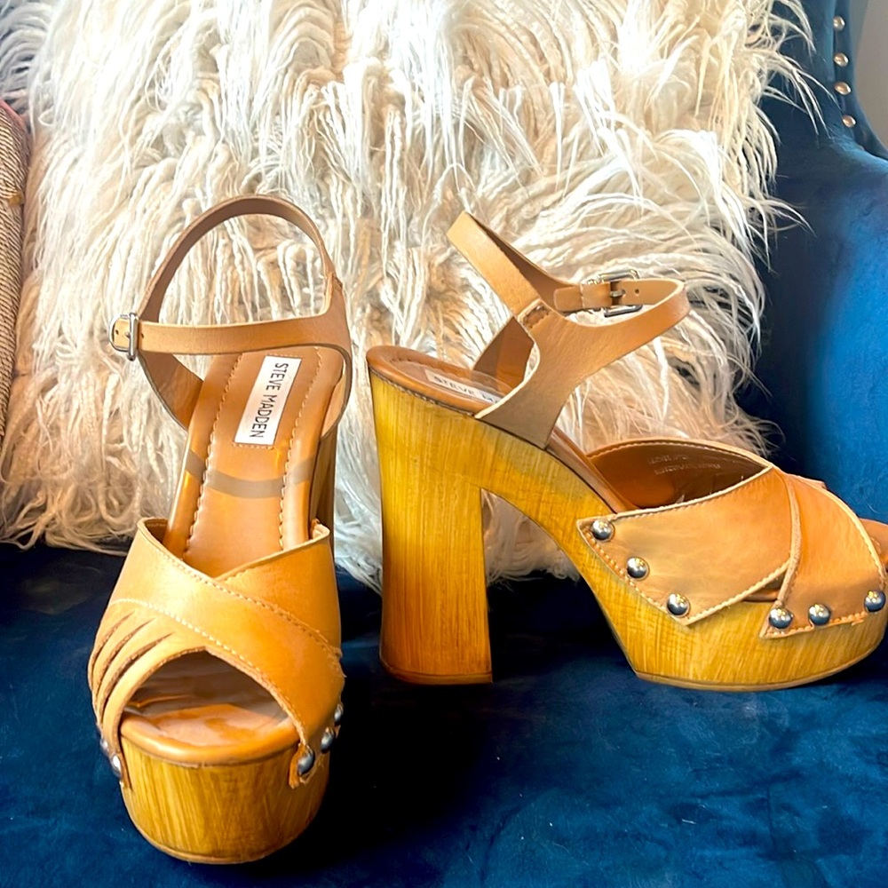 Steve Madden Tan Platform Sandals